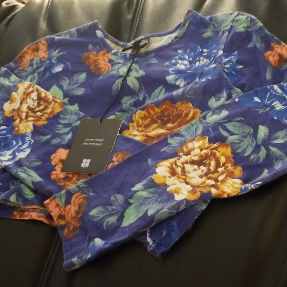 NWT Insight Floral Long Sleeve Crop Top